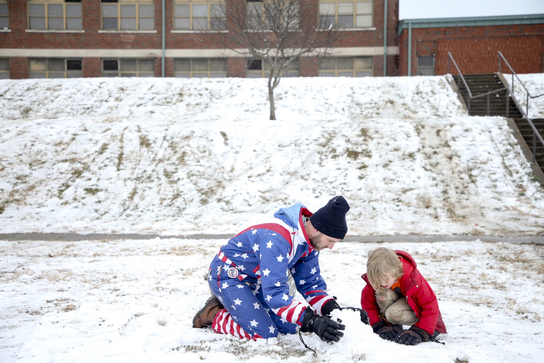 Snow falls on Tulsa area, northeast Oklahoma